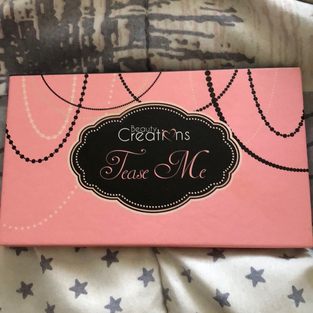 Eye shadow palette